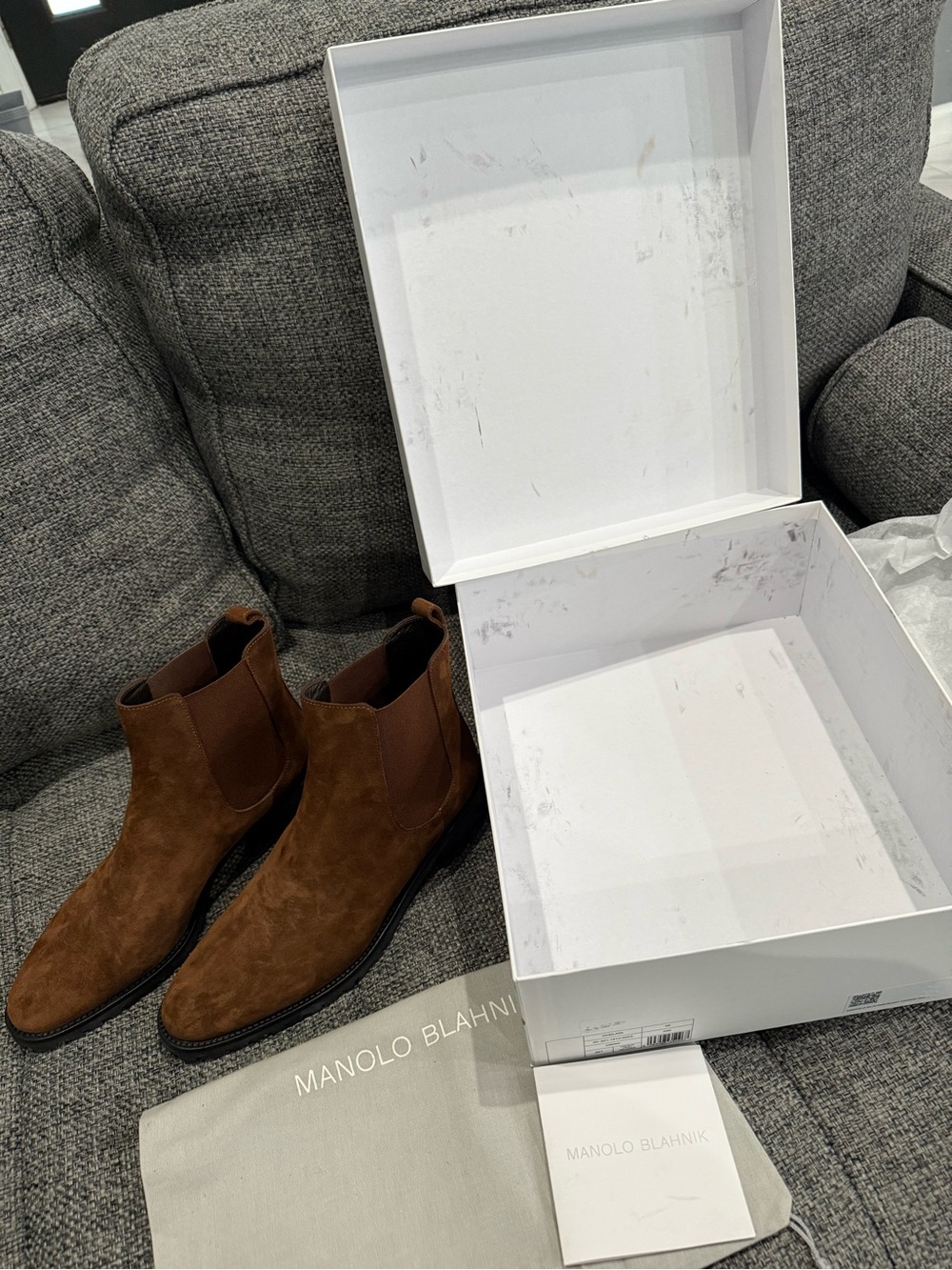 Manolo Blahnik women's Brown Suede Boots. Read description. - Picture 8 of 11